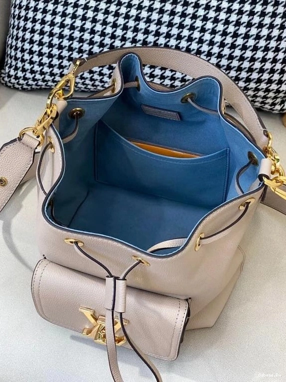 BUCKET LOCKME LOUIS VUITTON 1218